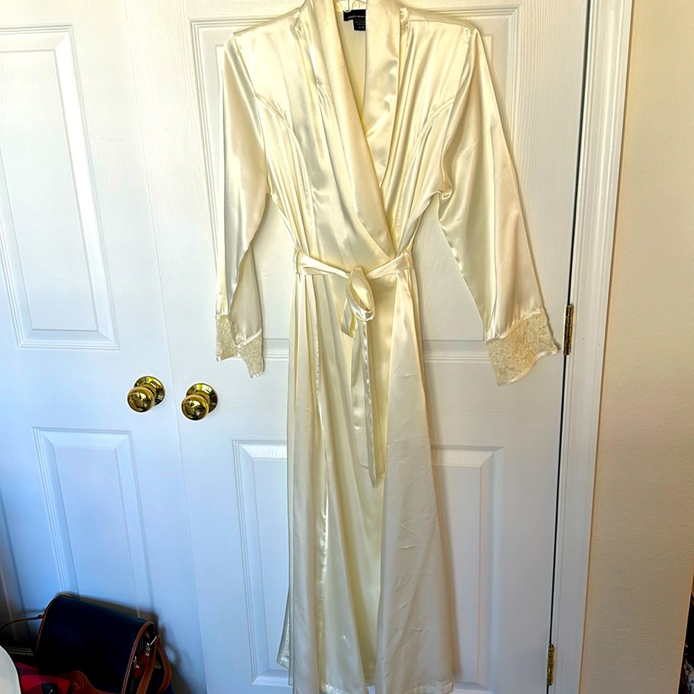Jones New York vintage 90’s robe